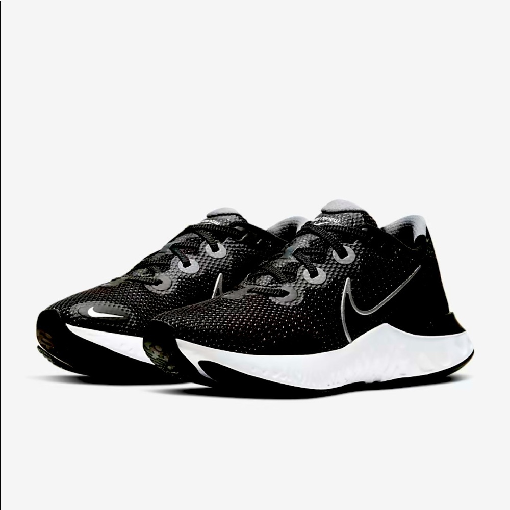 LIKE NEW NIKE RENEW RUNS